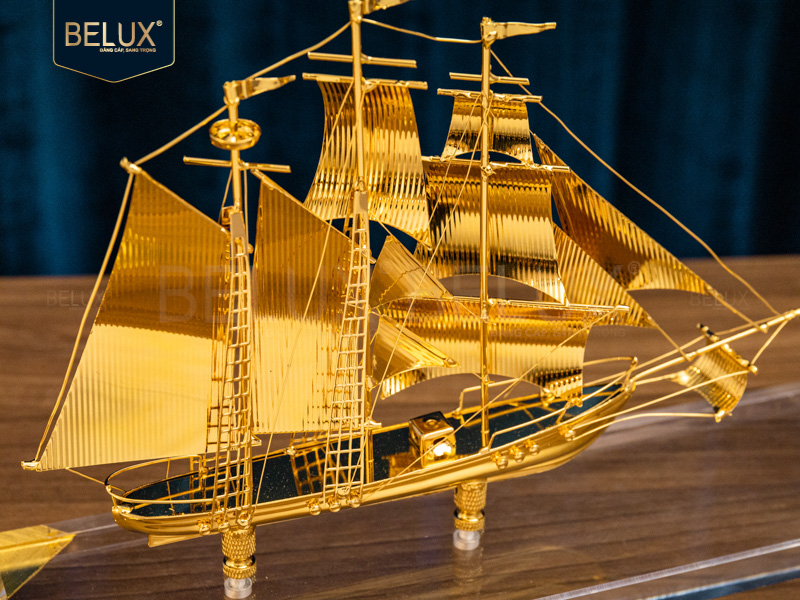 Đế bút thuận buồm xuôi gió mạ vàng 24k 34x10x20cm